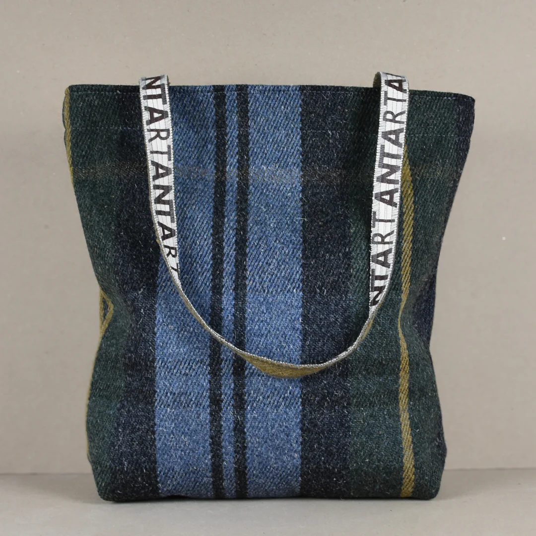 Brodick Carpet Bag - Image 3