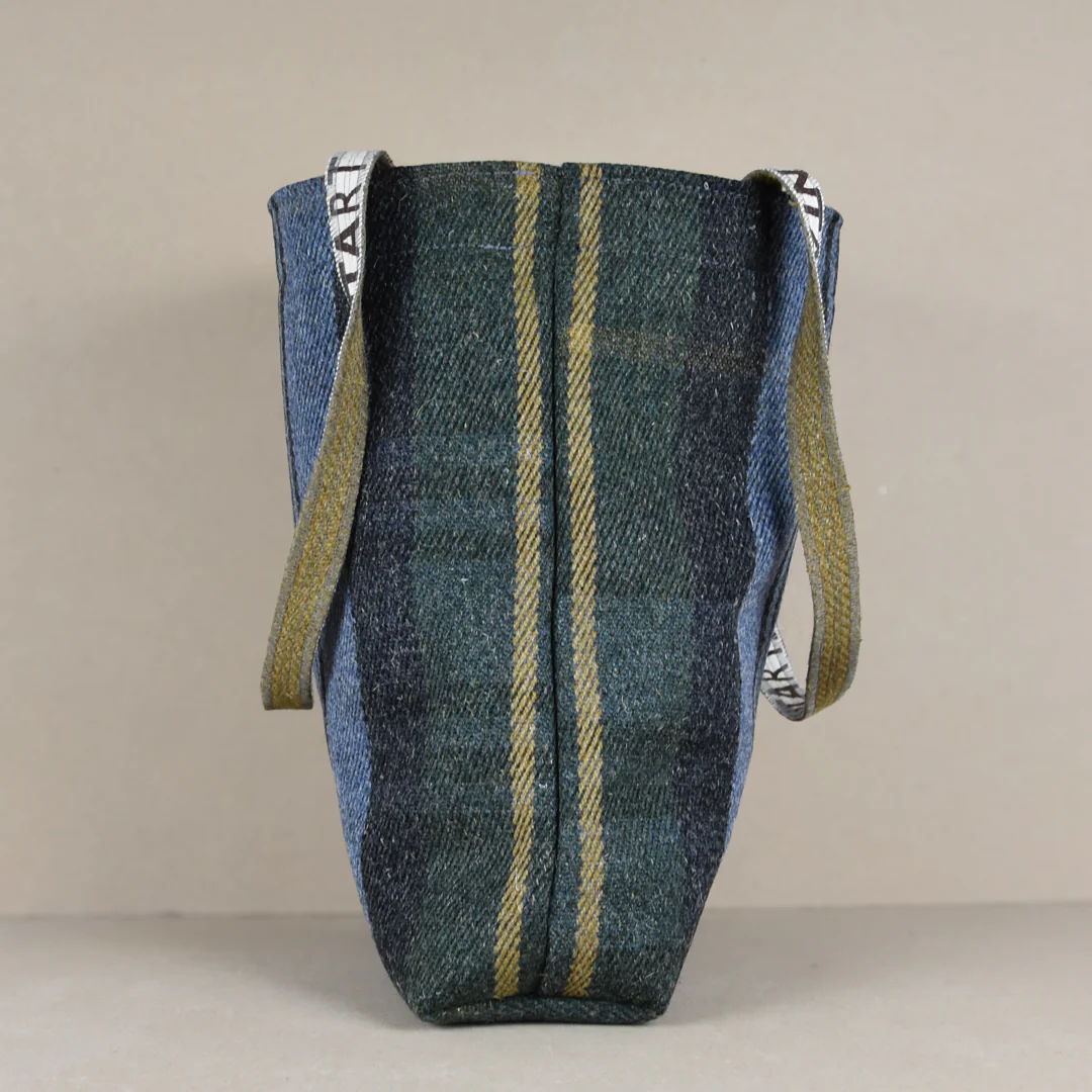 Brodick Carpet Bag - Image 4