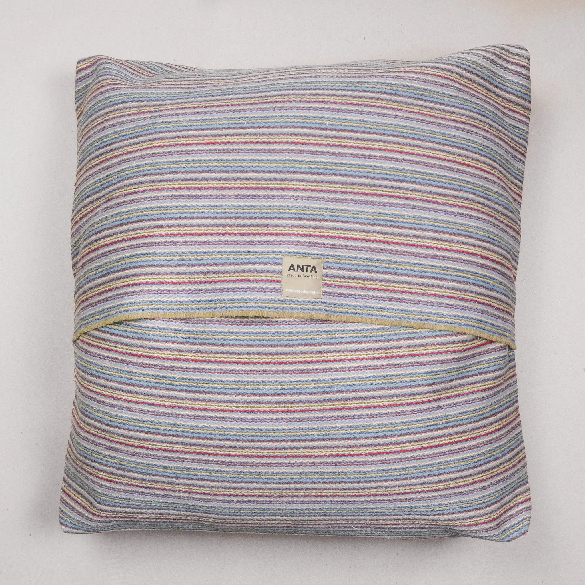 Colonsay Pet Bed & Lead