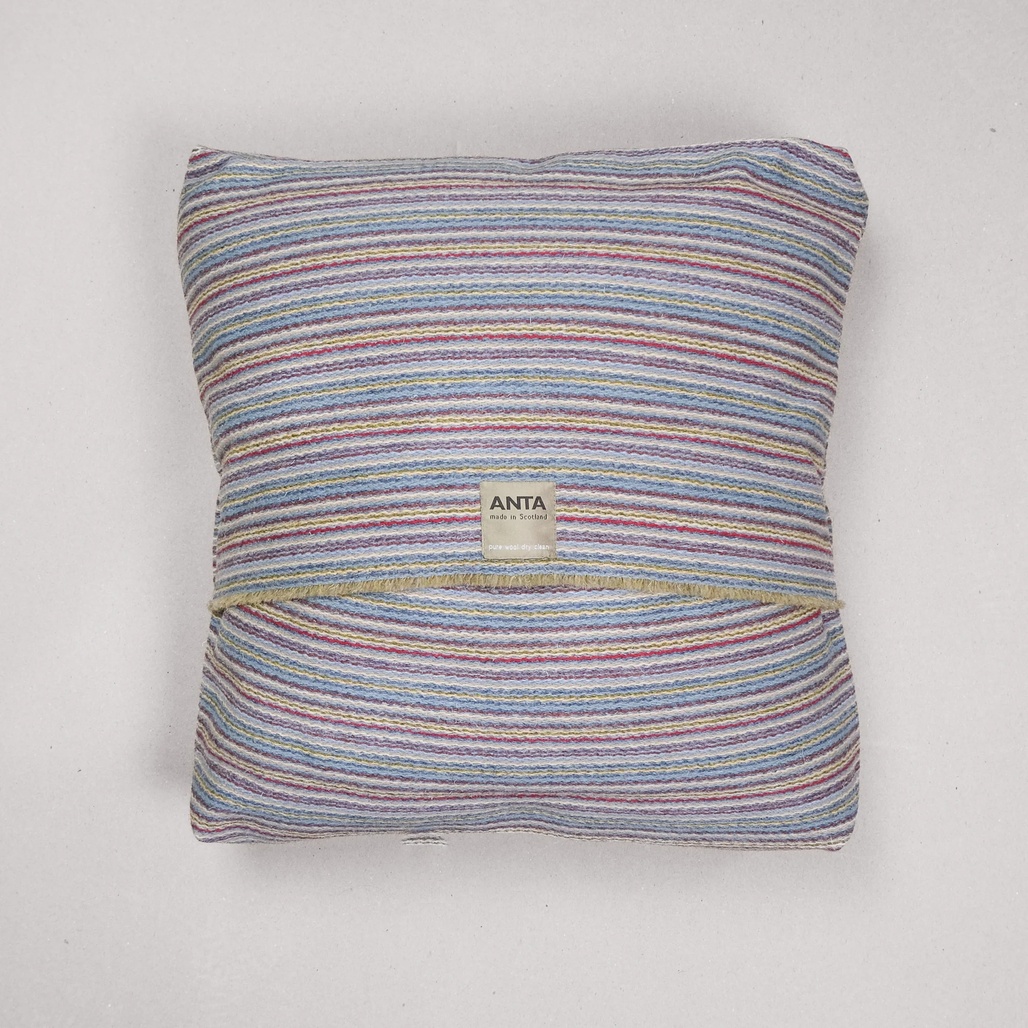Colonsay Pet Bed & Lead - Image 4