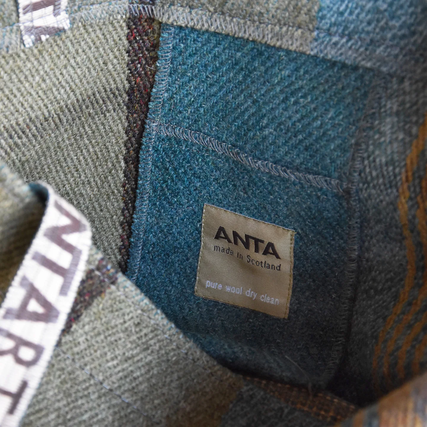 Duncan Macgillivray Carpet Bag - Image 3