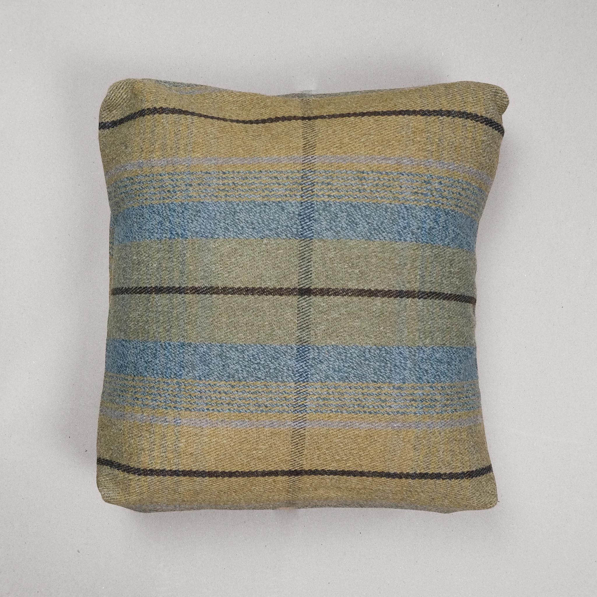 Duncan Macgillivray Pet Bed & Lead - Image 5