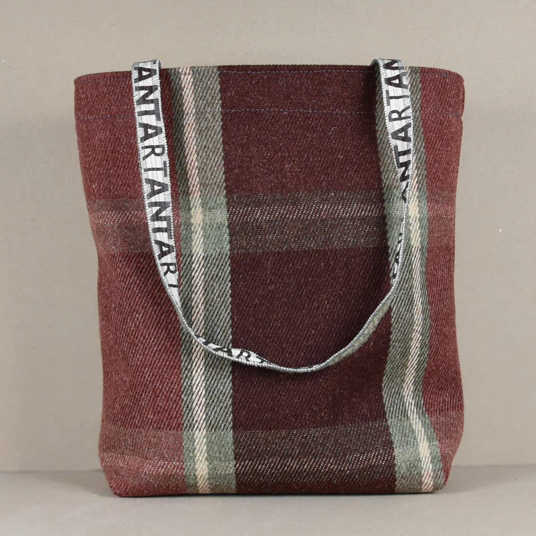 Dunvegan Carpet Bag - Image 3