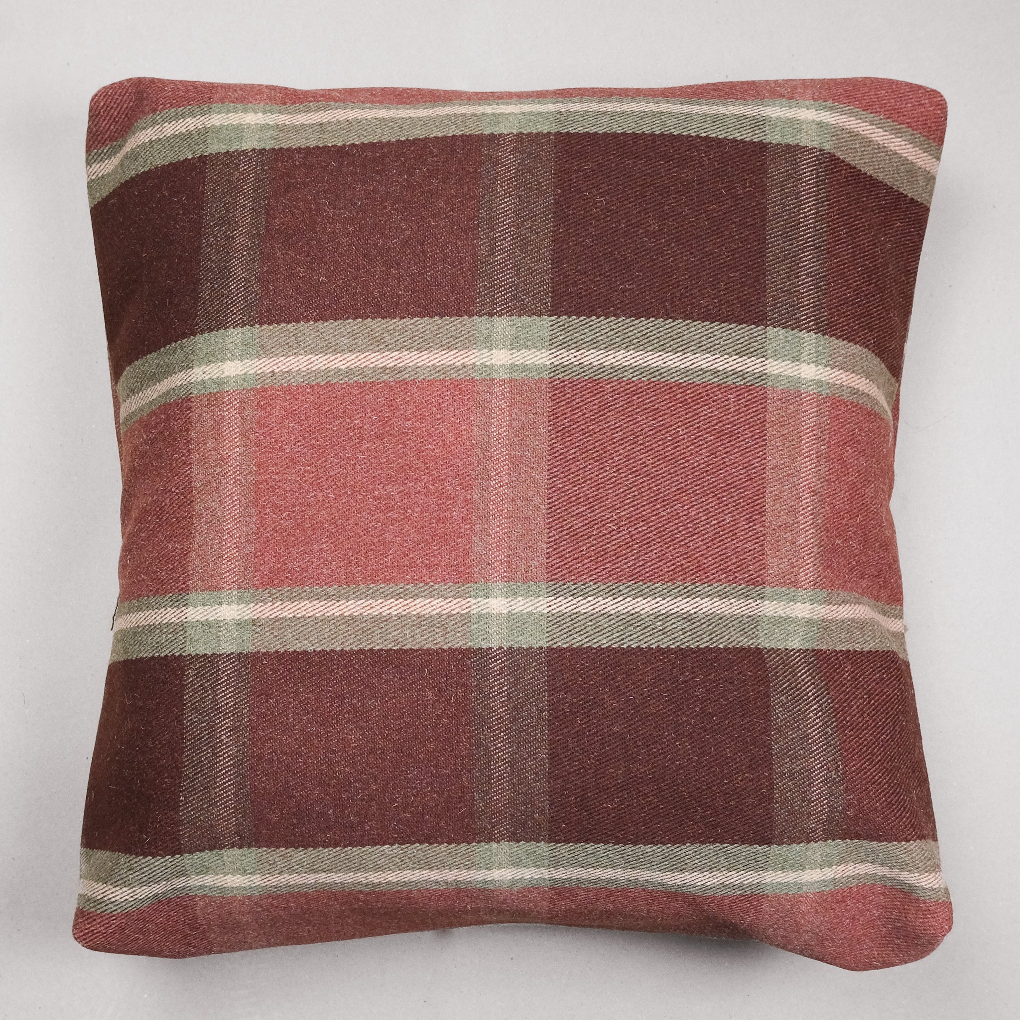 Dunvegan Pet Bed - Image 3