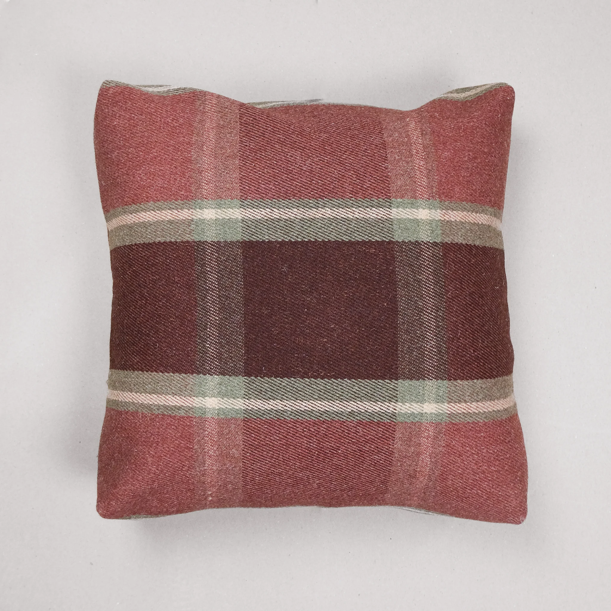 Dunvegan Pet Bed - Image 4