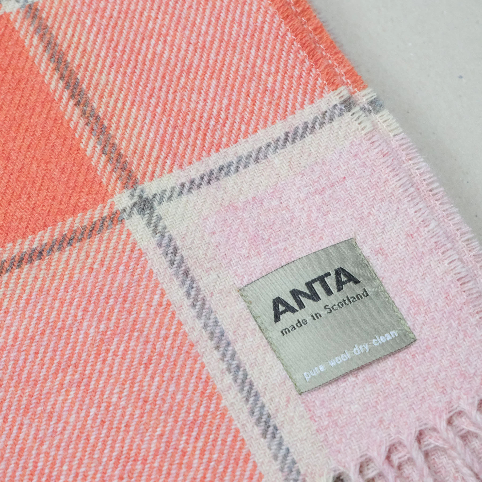 Elizabeth Pirrie Scottish Lambswool Throw - Image 3