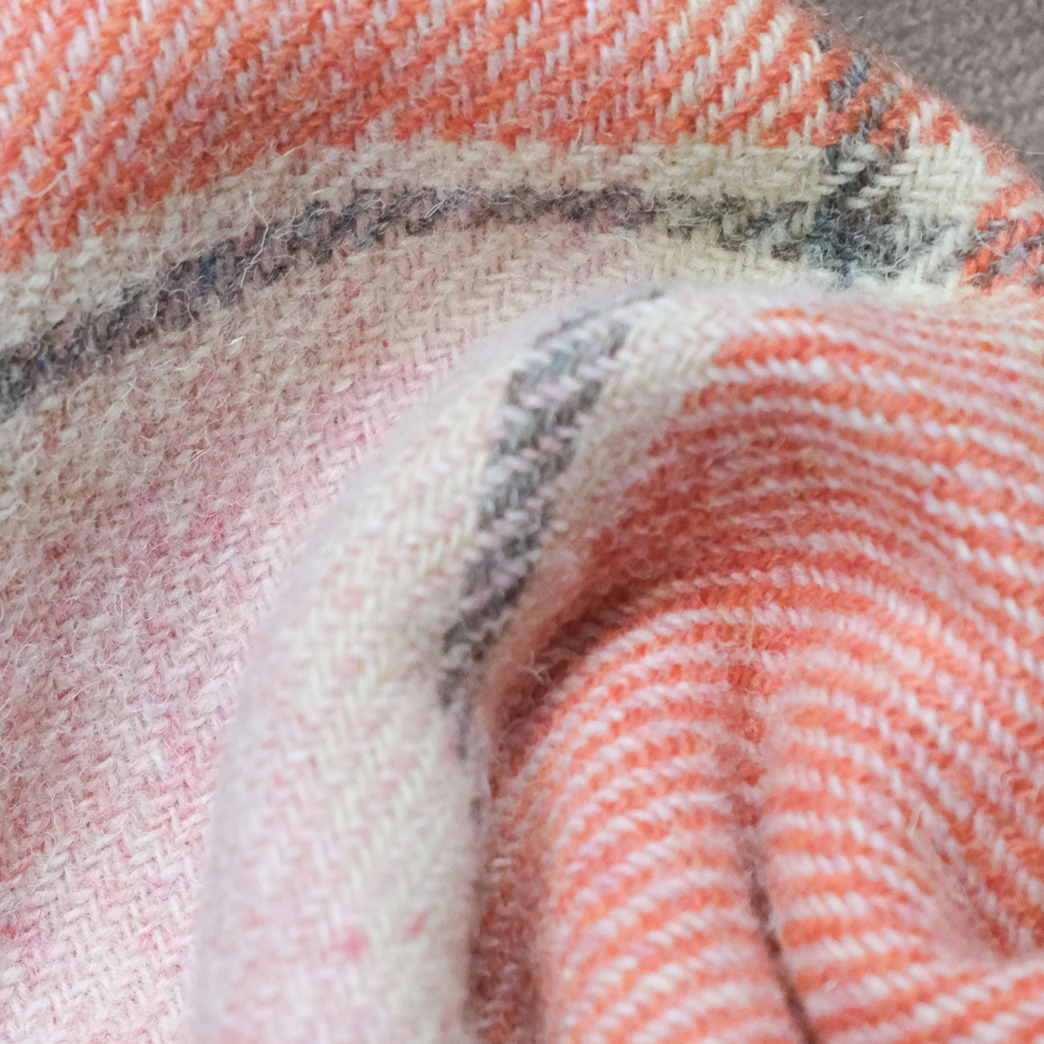 Elizabeth Pirrie Scottish Lambswool Throw - Image 4