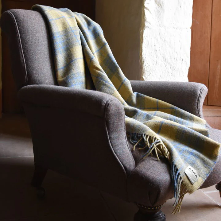 Fiona Macdonald Scottish Lambswool Throw - Image 4