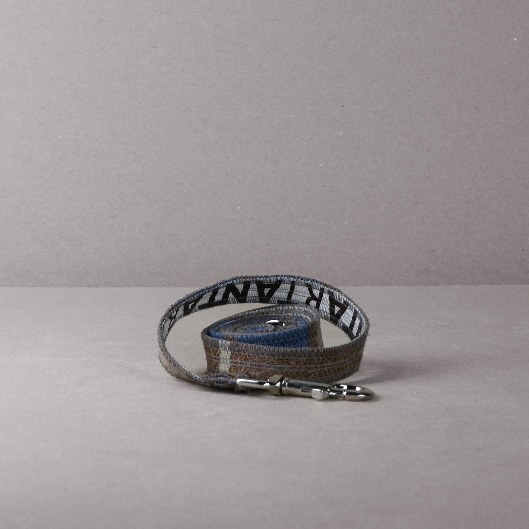 Jamie Fraser Pet Bed & Lead - Image 2