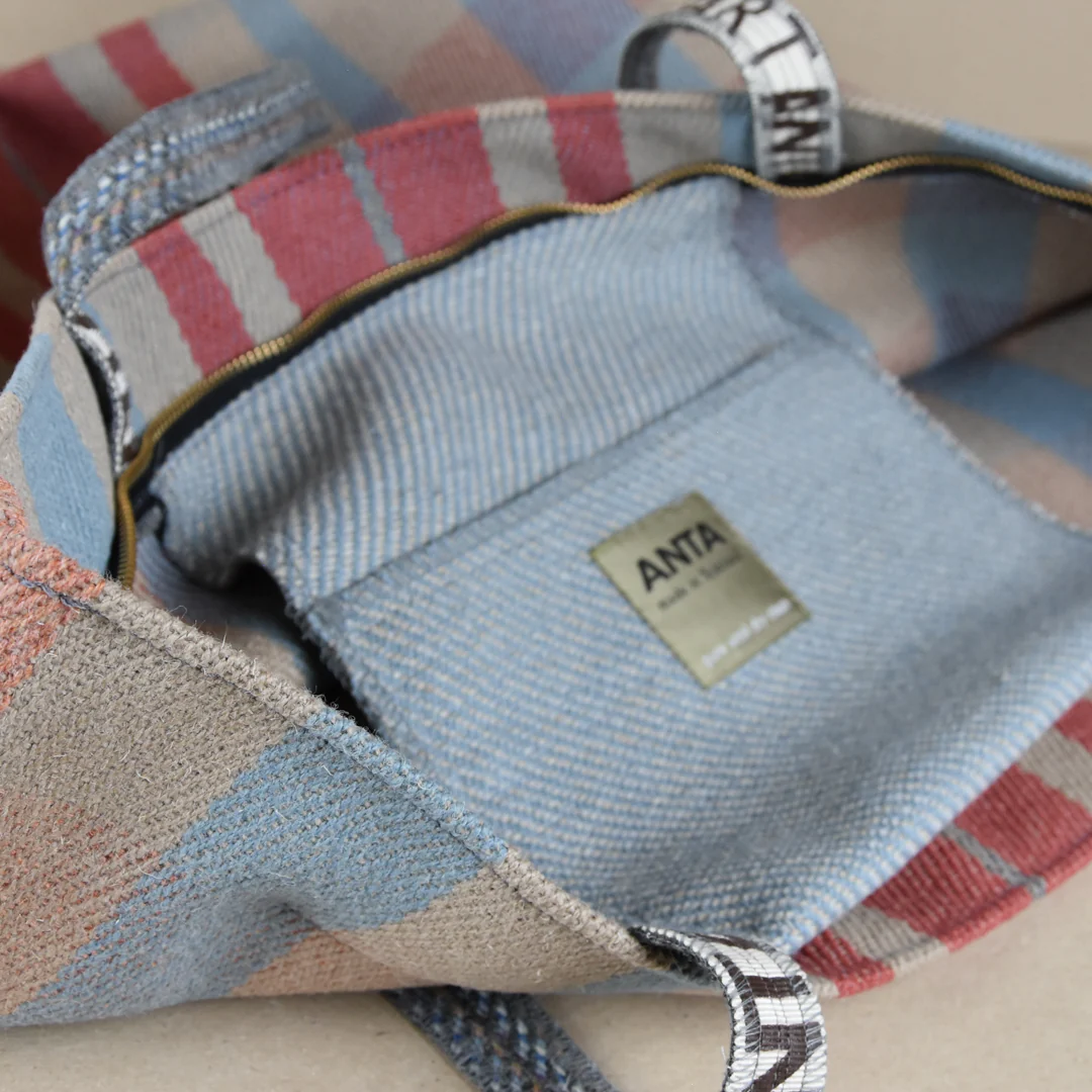 Sandy Gordon Travel Bag - Image 3